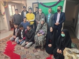 دیدار دانش‌آموزان با خانواده‌های شهدا، باعث آشنایی با سیره عملی شهیدان می‌شود