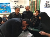 تقدیر مادران شهیدان مصیب آکو و یدالله آکو از زحمات فرماندار فیروزکوه