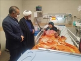 عیادت مسوولین فیروزکوه از مادر شهید مومجی در بیمارستان امام خمینی