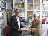 فرماندار فیروزکوه با فرج‌اله عموزاده، پیشکسوت حوزه رسانه و مؤسس داروخانه شفا دیدار کرد